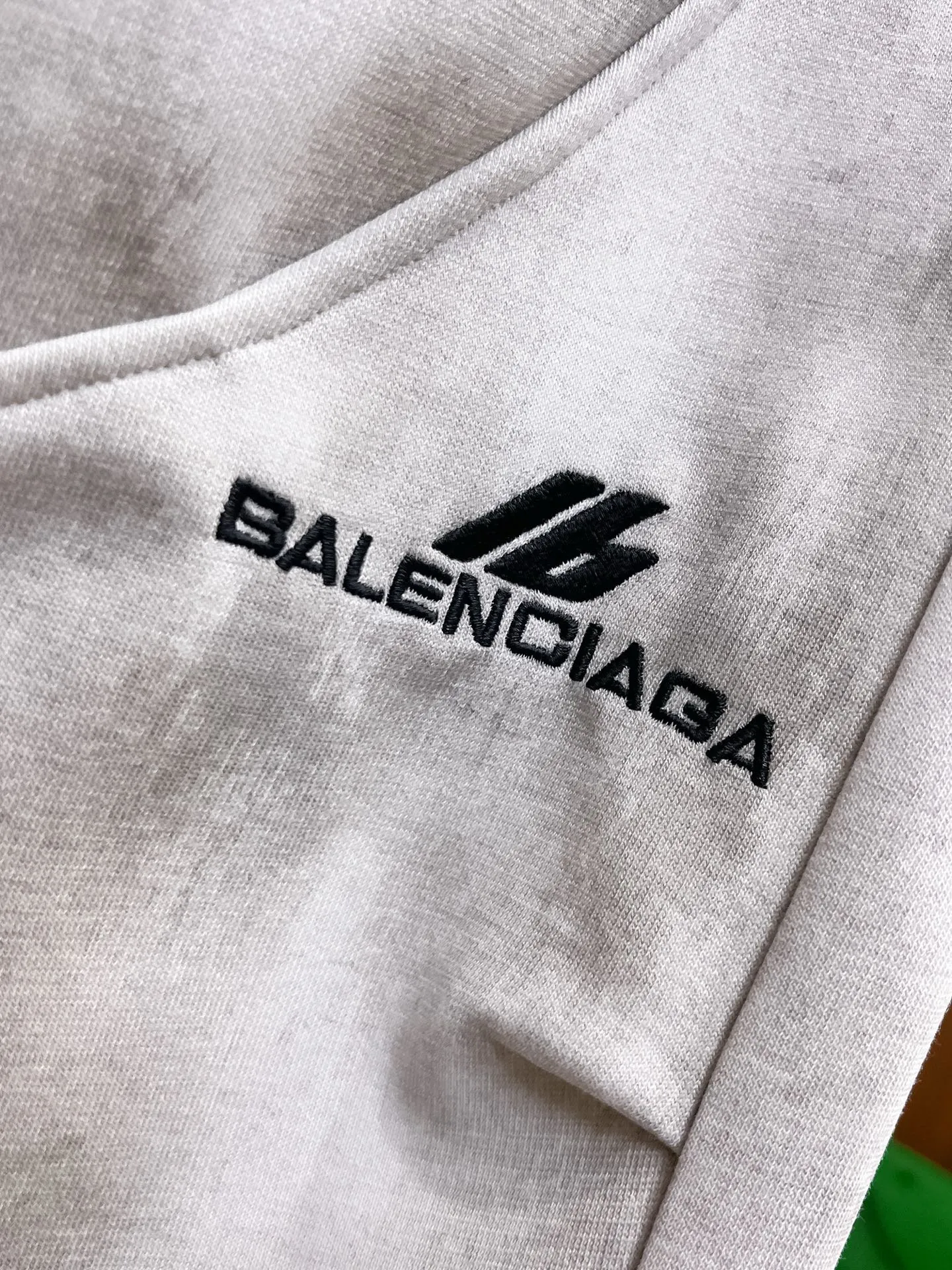 Balenciaga 🆕2026 Autumn and Winter New Arrival Casual Pants! The official website will be released simultaneously. Brand Classic LOGO casual pants, customized fabrics, excellent comfort and strong touch. Highly recognisable, perfect appearance and craftsmanship. Size:M-3XL
